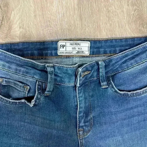 Free People High Rise Fringe Crop Jeans 61502-16515125 SZ 26 - Picture 2 of 11